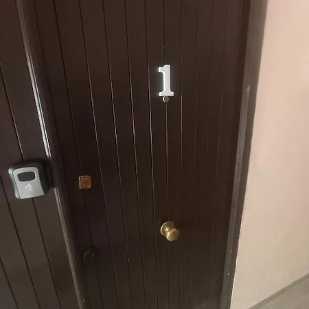 Con Cama Alta, Con Bano Propio, En Casa De Vecinos Numero 1, Minibar, Aire Portatil,centro Estacion 赫雷斯