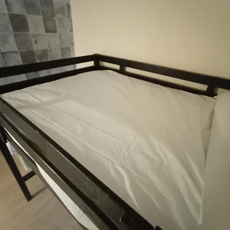 Homestay szállás Habitacion Tipo Estudiante, Con Cama Alta, Con Bano Propio, En Casa De Vecinos Dormitorio Numero 1, Minibar,Centro Estacion Jerez de la Frontera