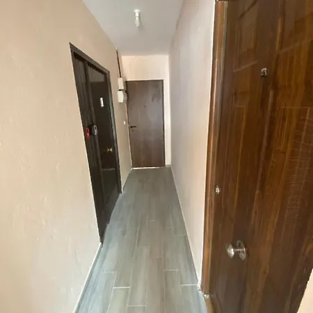 Habitacion Tipo Estudiante, Con Cama Alta, Con Bano Propio, En Casa De Vecinos Dormitorio Numero 1, Minibar,Centro Estacion